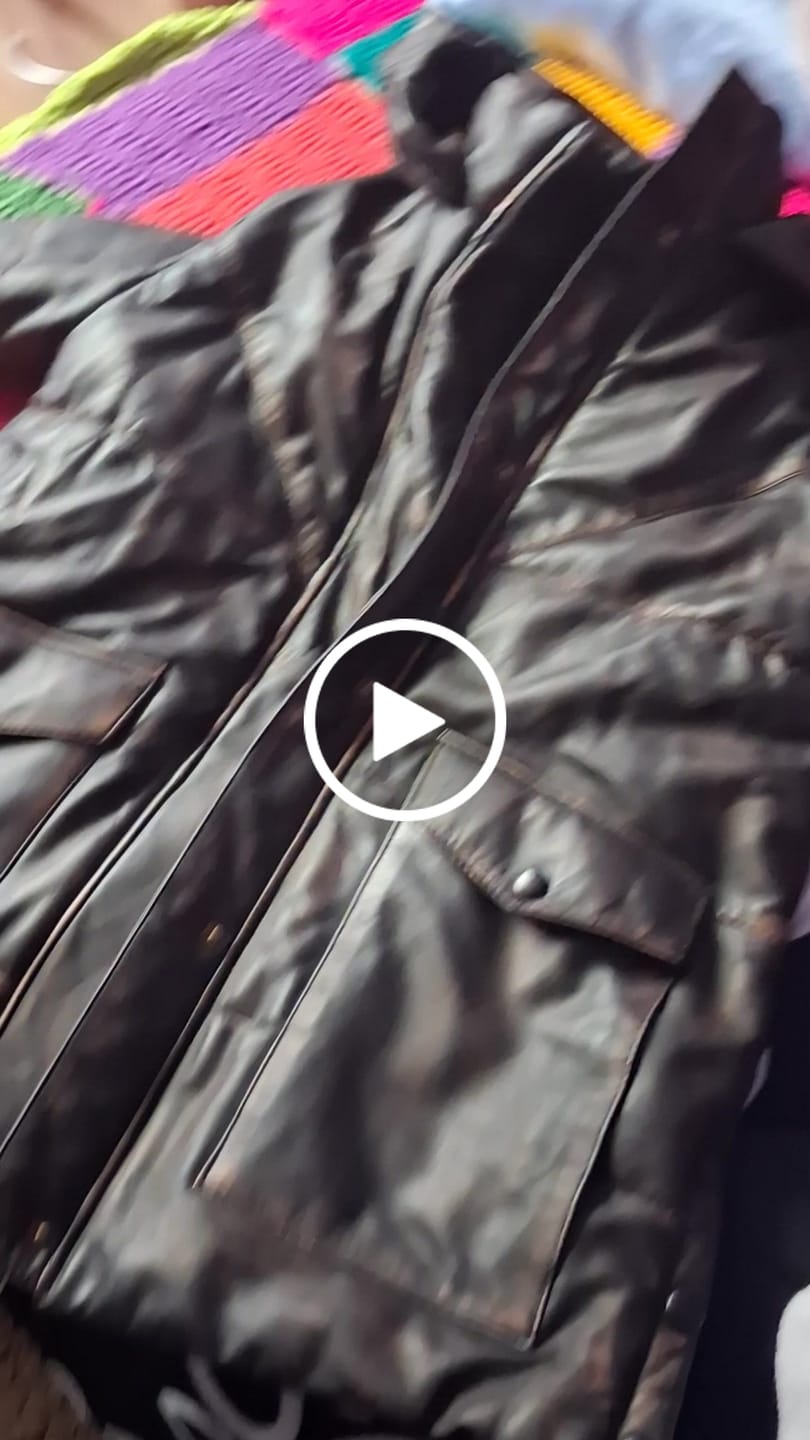Customer video review of Parka Cuero Alaska Chocolate Desgastado