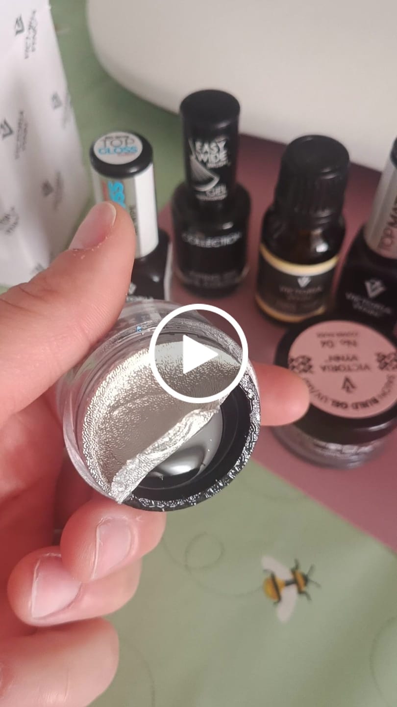 Customer video review of Victoria Vynn Builder Gel UV/LED Totally Clear 01