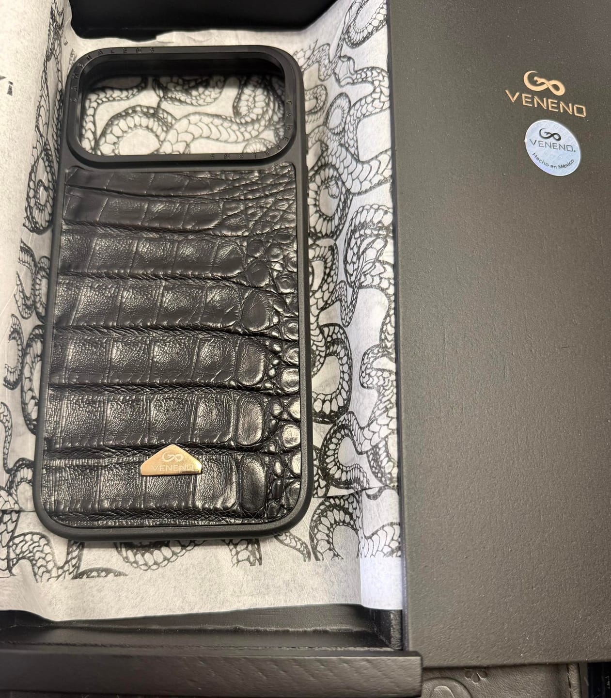 Customer photo review of Funda iPhone 17 Pro Max Billionaire Croc Black