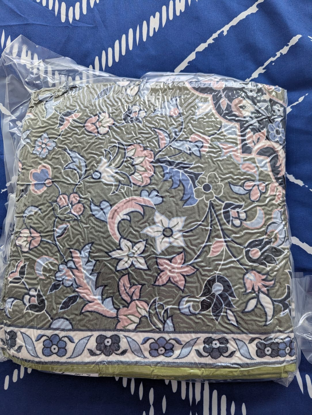 Customer photo review of Masjid-e-Nabawi Mosque Padded Prayer Mat