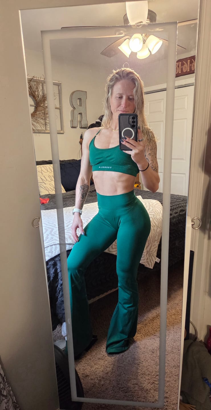 Customer photo review of W2206 - Curve Seamless Flare Leggings (Reg)
