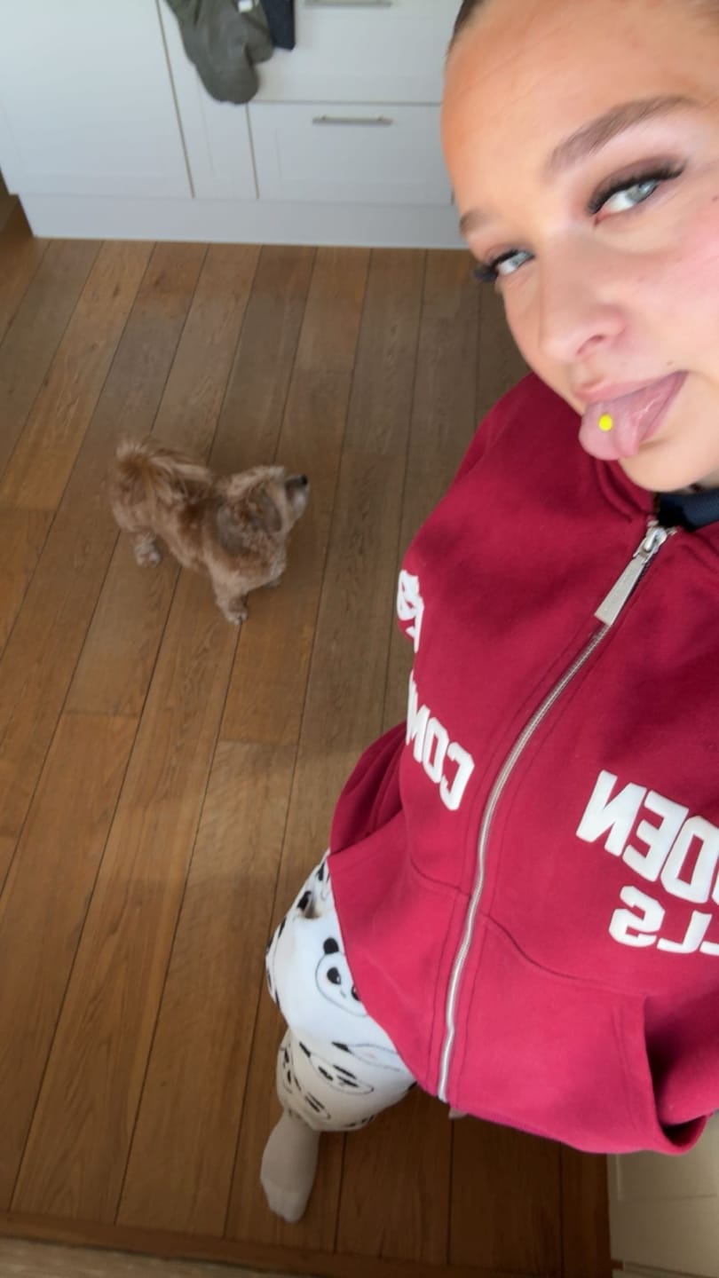 Customer photo review of GATED COMMUNITY ZIP HOODIE BURGUNDY