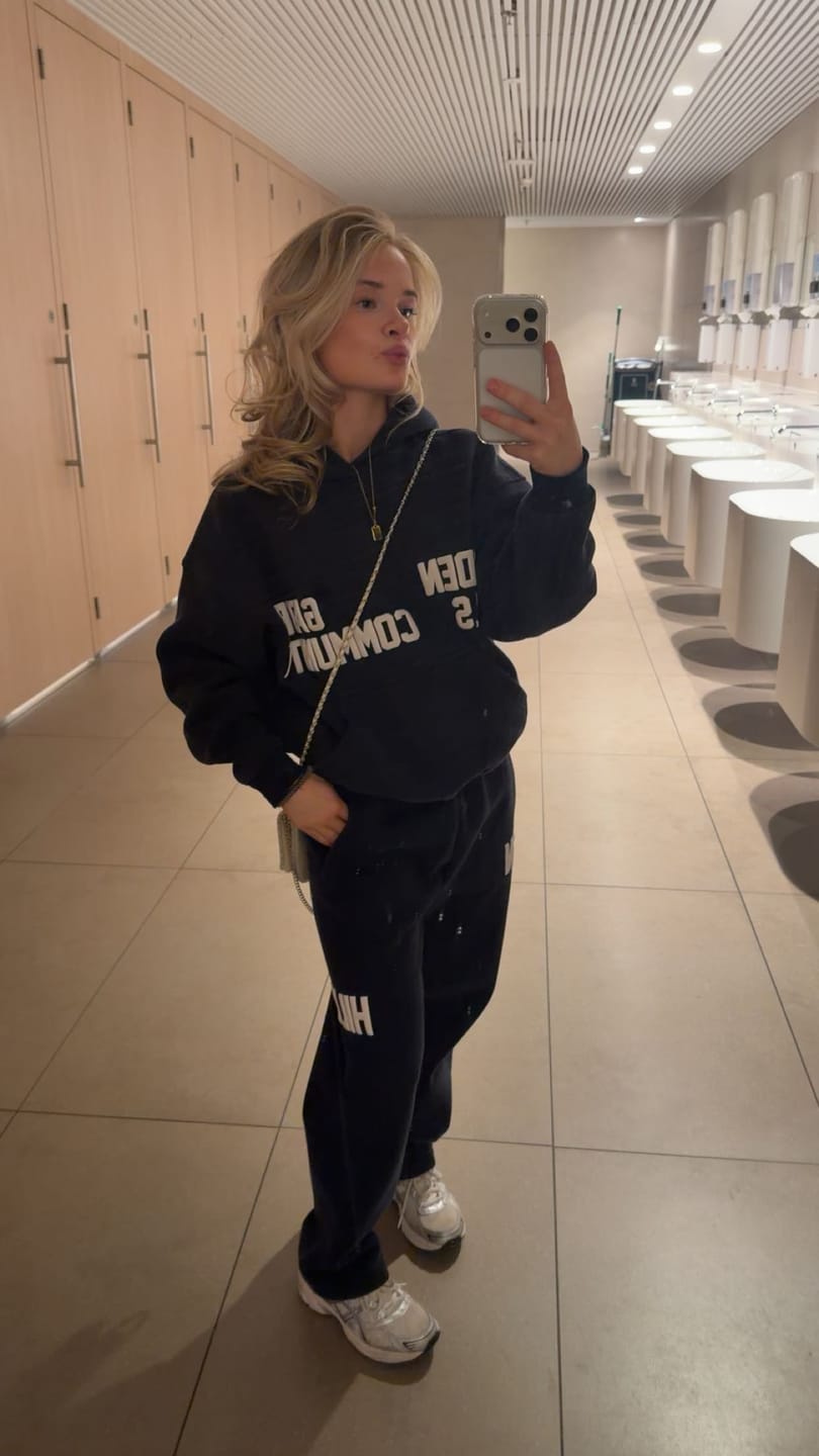Customer photo review of GATED COMMUNITY STRAIGHT LEG SWEATPANTS NAVY