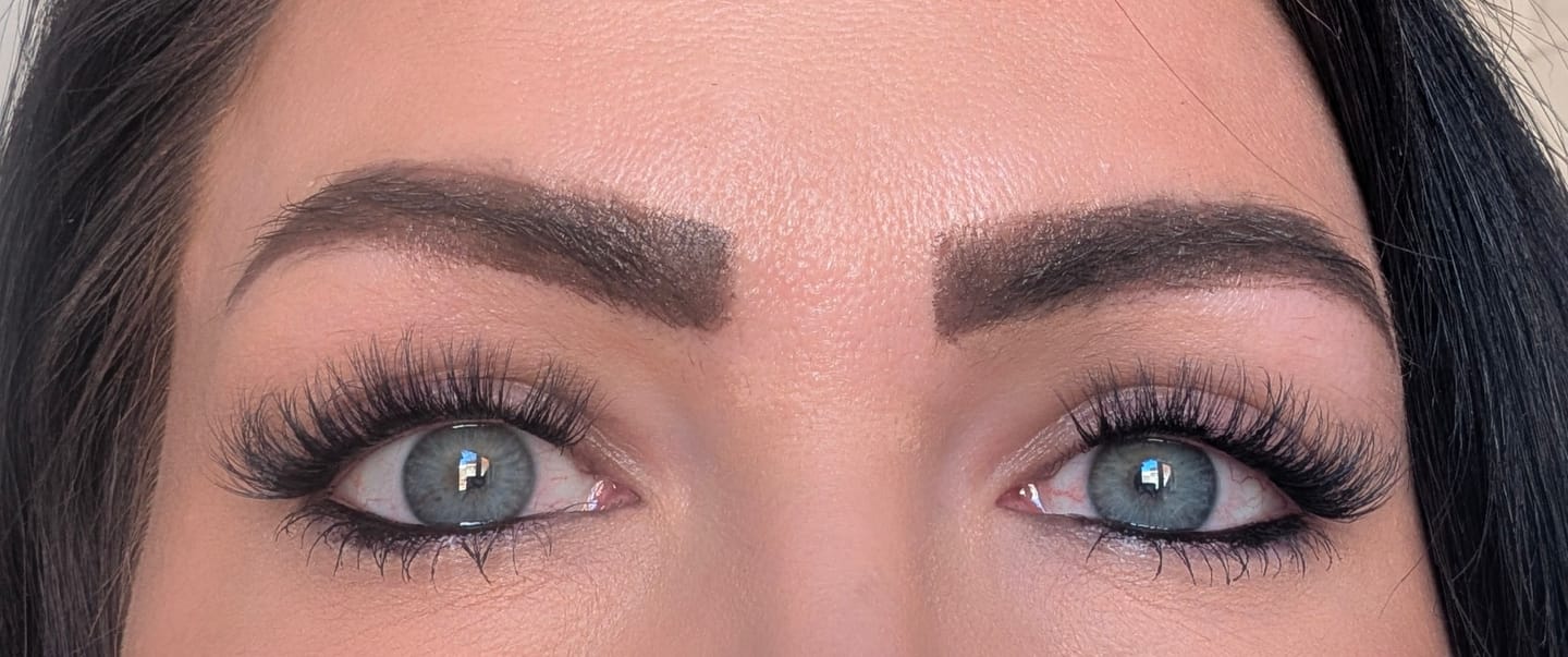 Customer photo review of Eclipse - Lazy Girl Pre-Glued Lashes