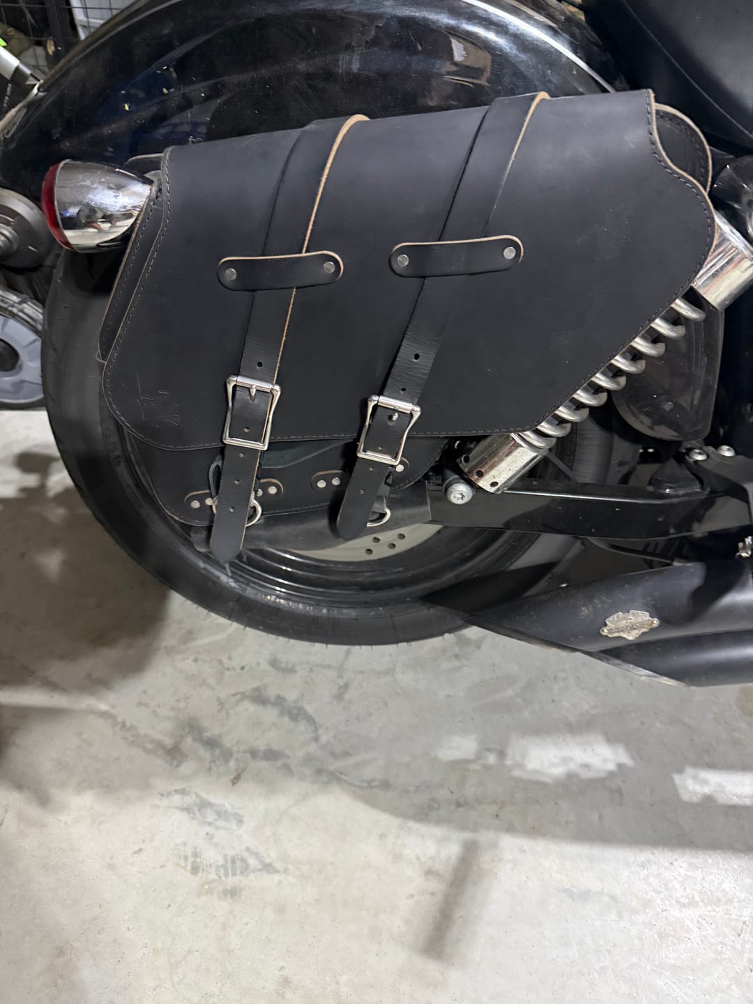 Customer photo review of Harley Dyna Right Side Expandable Solo Bag - DR01WC (Buffalo & Waxed Canvas)