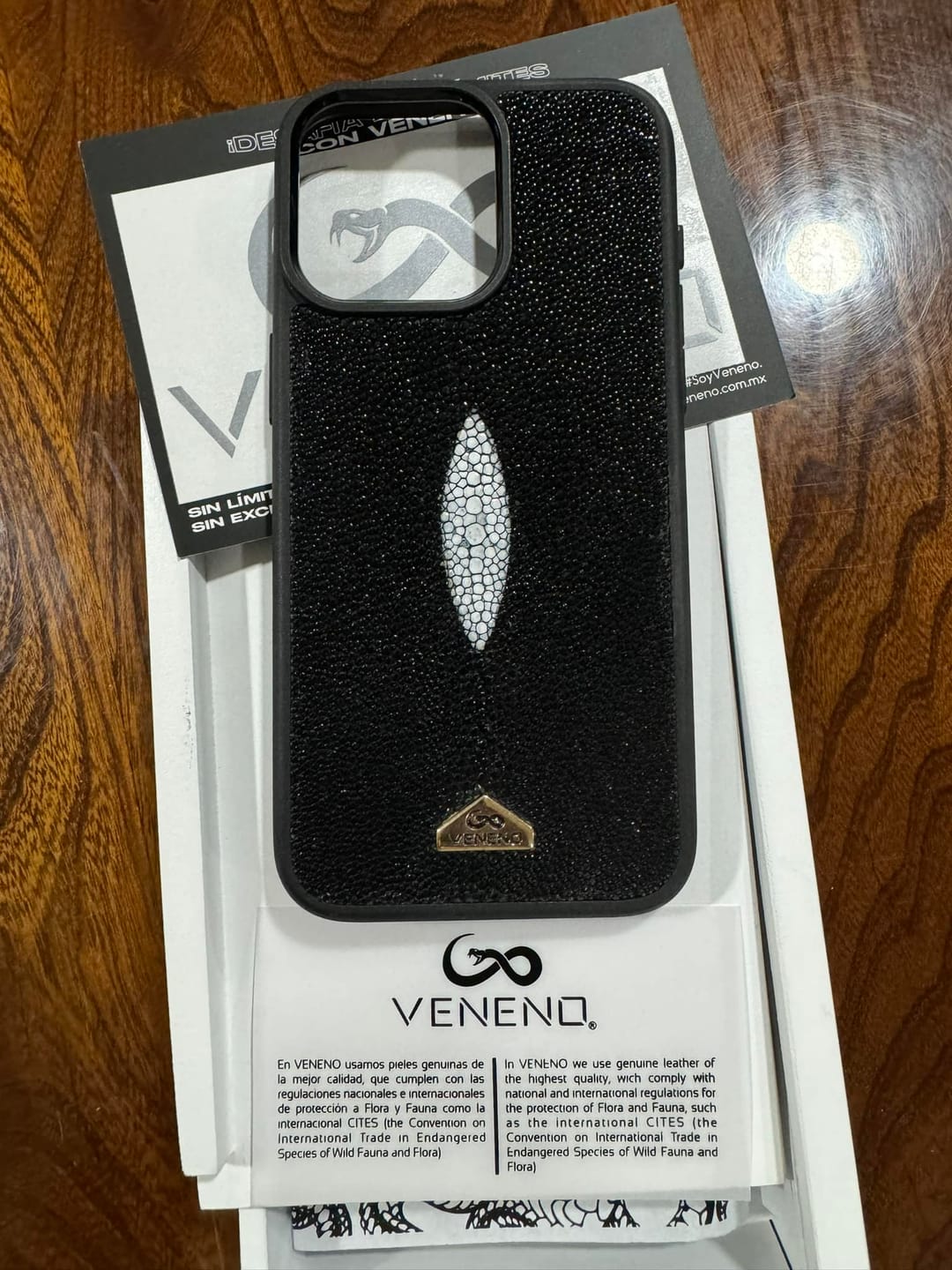 Customer photo review of Funda iPhone 16 Pro Max Stingray Black