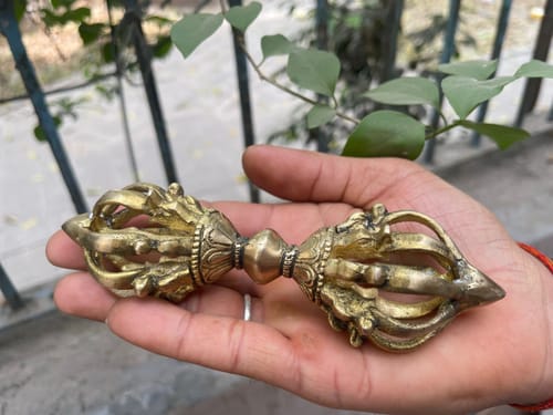Customer photo review of Brass Vajra Dorje Ritual Tool Vastu Remedy for Protection, Tibetan Meditation and Home Temple Energy 15.7 x 4 cm | 340 gm