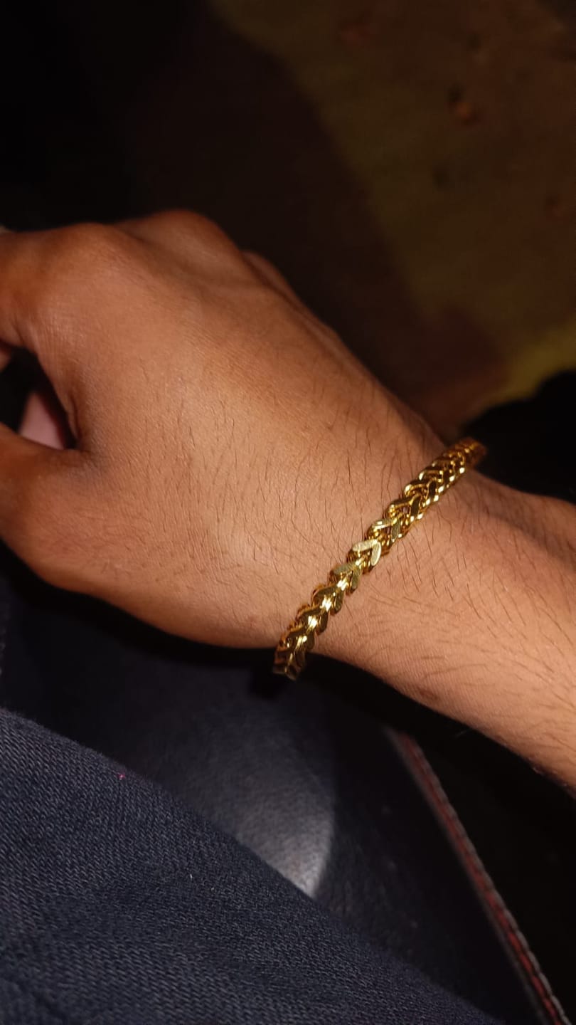 Customer photo review of Classic Gold Chain Bracelet
