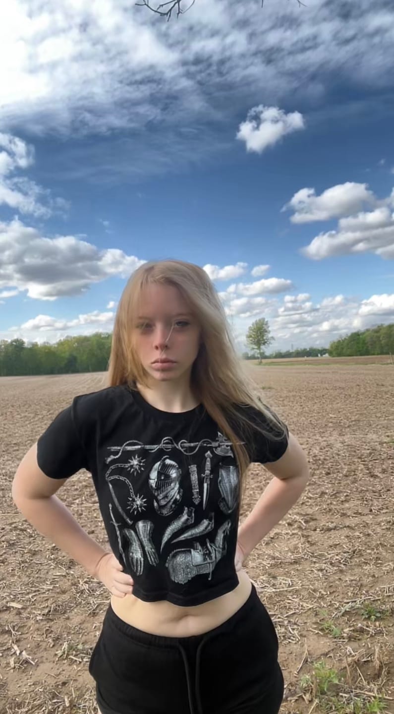Customer photo review of Virtus Crop Tee