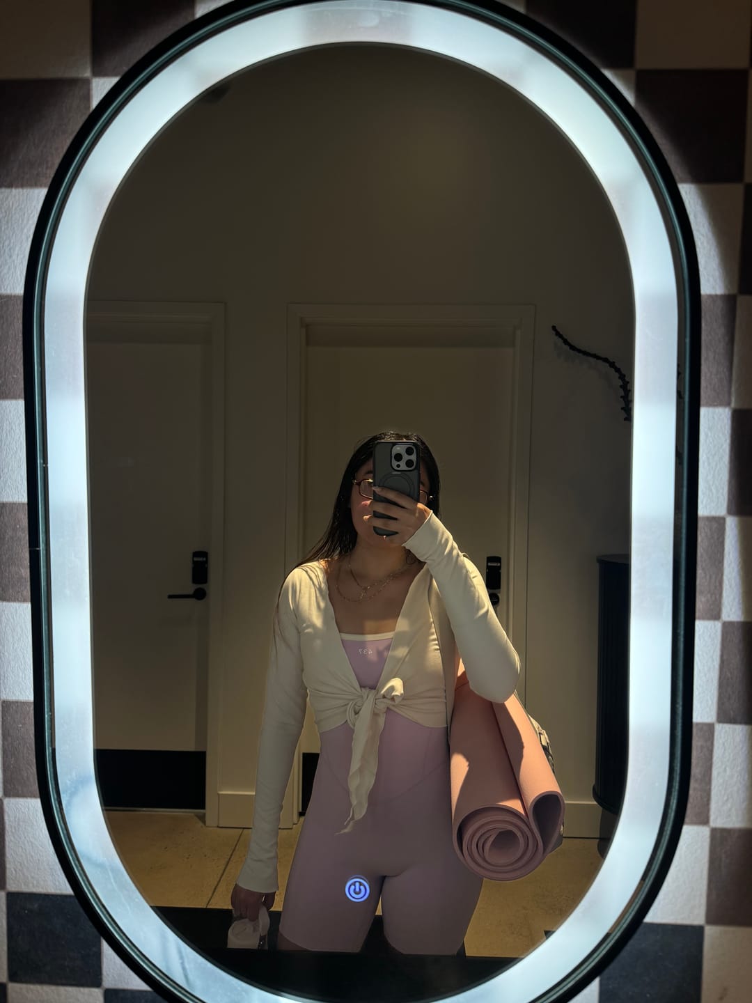 Customer photo review of The Shorts Onesie / Parfait-Cream