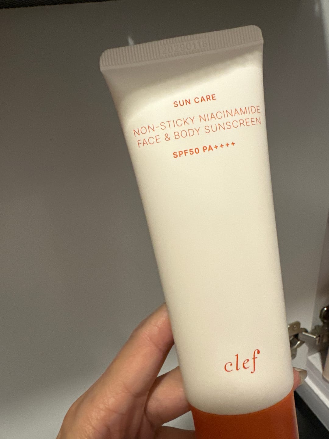 Customer photo review of [NEW] CLEF Face & Body Sunscreen SPF50 PA++++ 70ml