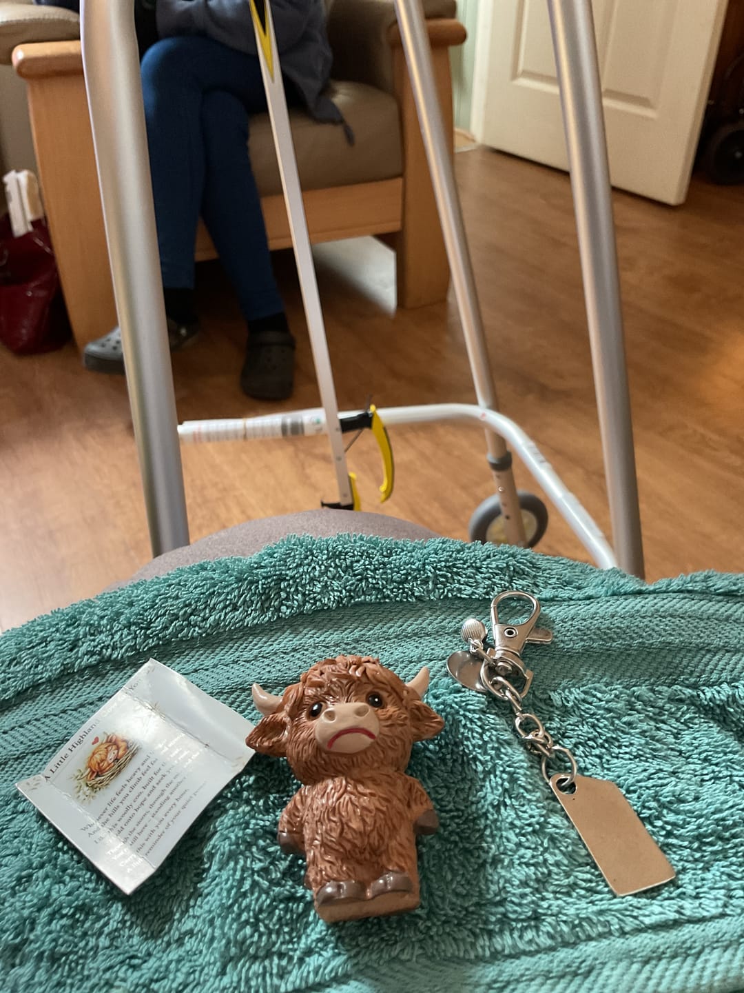 Customer photo review of 🐮A Little Highland Cow For You Keychain: Your Daily Reminder of Quiet Strength