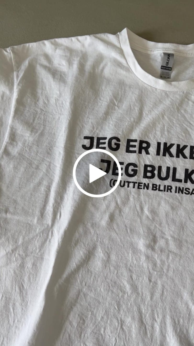 Customer video review of JEG ER IKKE FEIT JEG BULKER  - T-SKJORTE