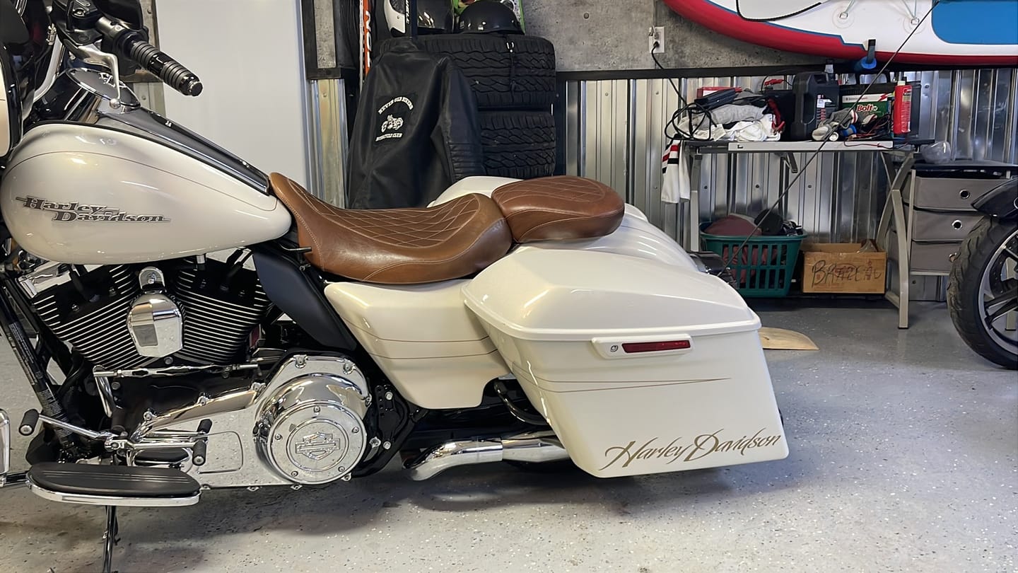 Customer photo review of 3.93" Stretched Saddlebag Bottoms For Harley Davidson 2014+ Touring