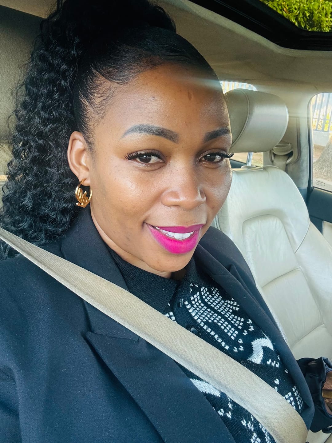Customer photo review of Gold Mini Era Logo Hoops