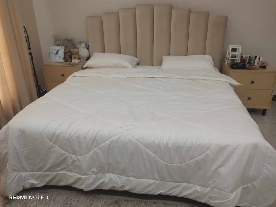 Customer photo review of IVORY stripe Comforter Set- 8 Pcs