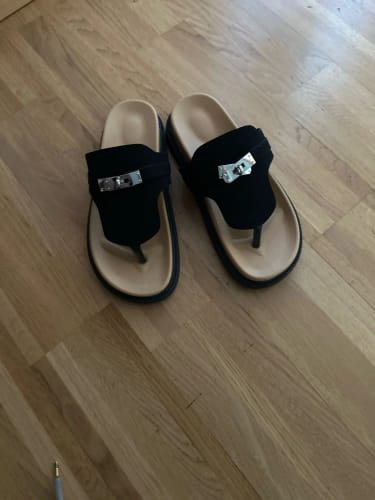 Customer photo review of 2026 New Summer Thick Bottom Sandals Metal Buckle Thong Slippers Comfortable Flat Bottom Beach Shoes Large Size Slip-On