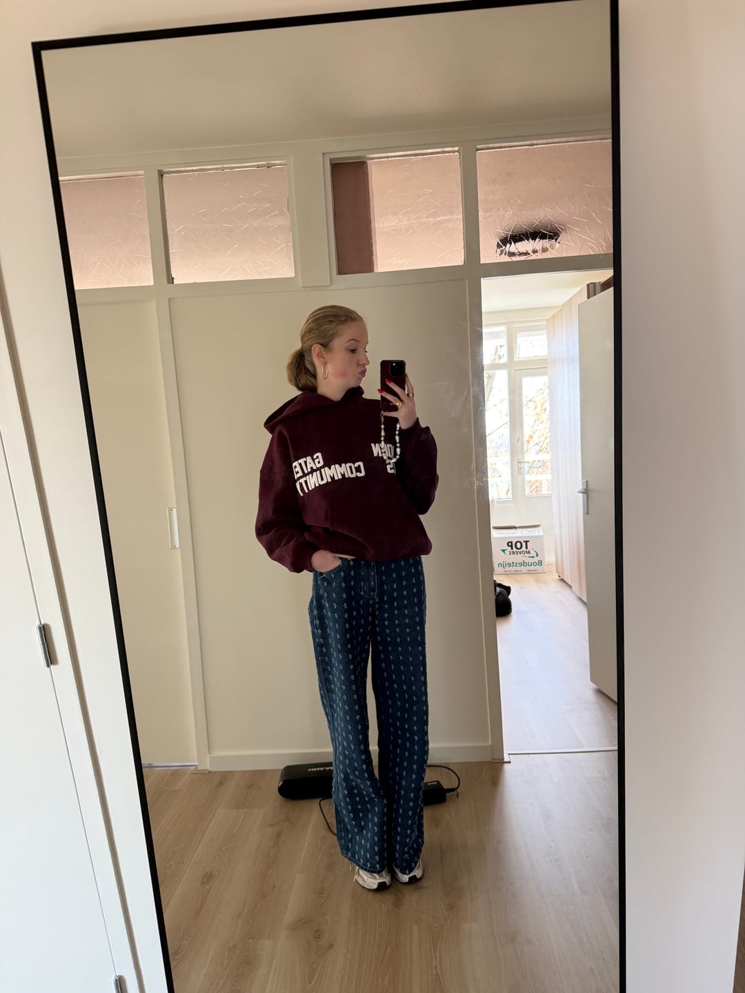 Customer photo review of GATED COMMUNITY HOODIE DARK PLUM