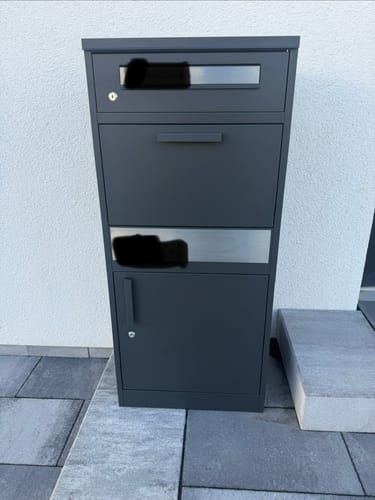 Customer photo review of Paketbox PB1 mit Briefkasten | anthrazit - RAL7016 | personalisiert mit Edelstahl-Schild
