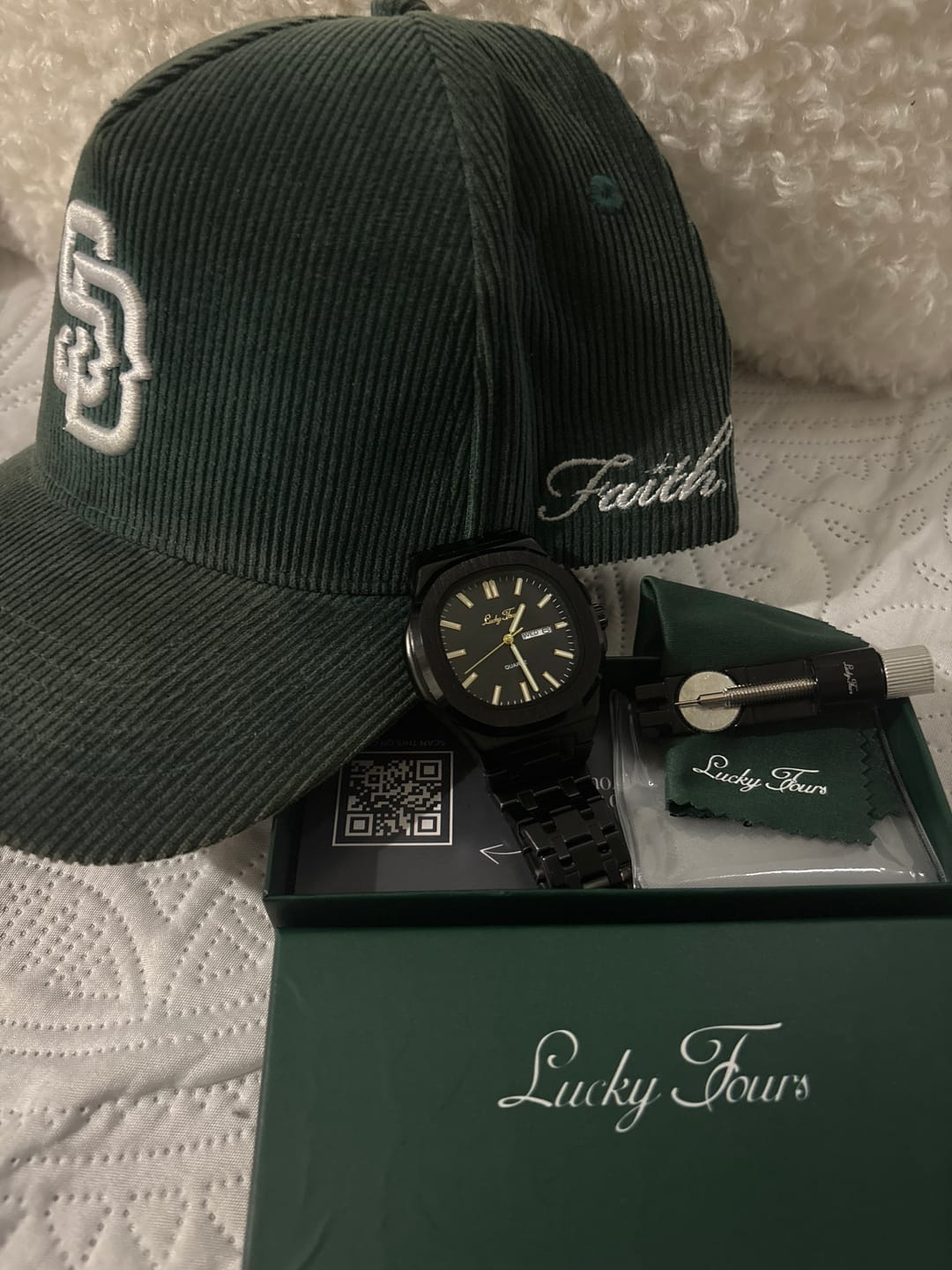 Customer photo review of Lucky Fours® Brone