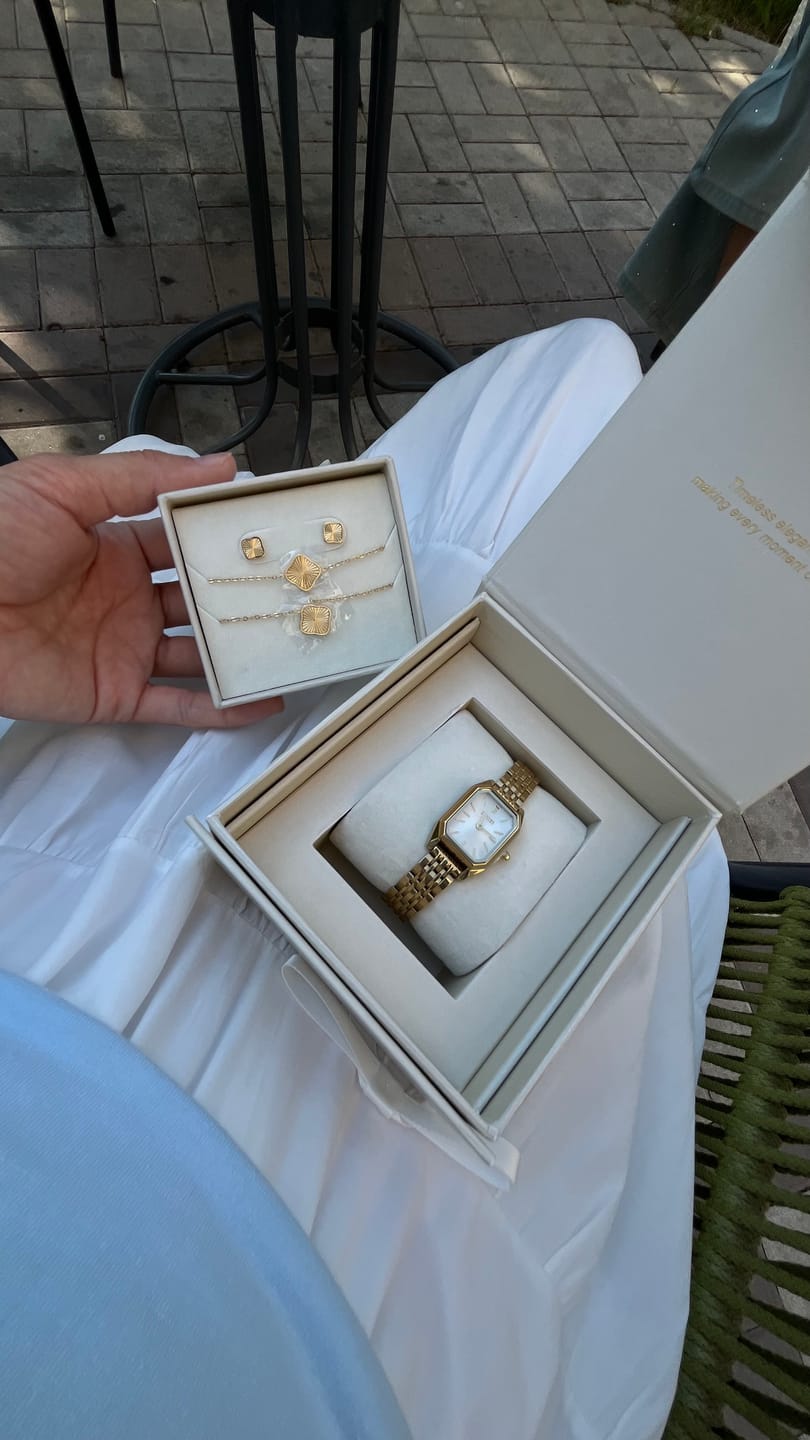 Customer photo review of Isabell Petite Gold