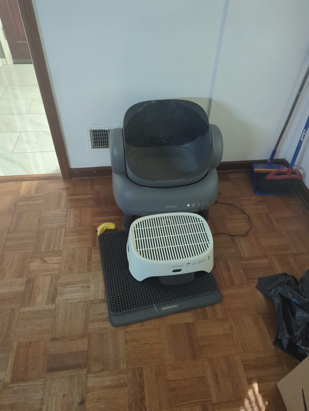 Customer photo review of Neakasa M1 Plus Open Top Self-Cleaning Cat Litter Box