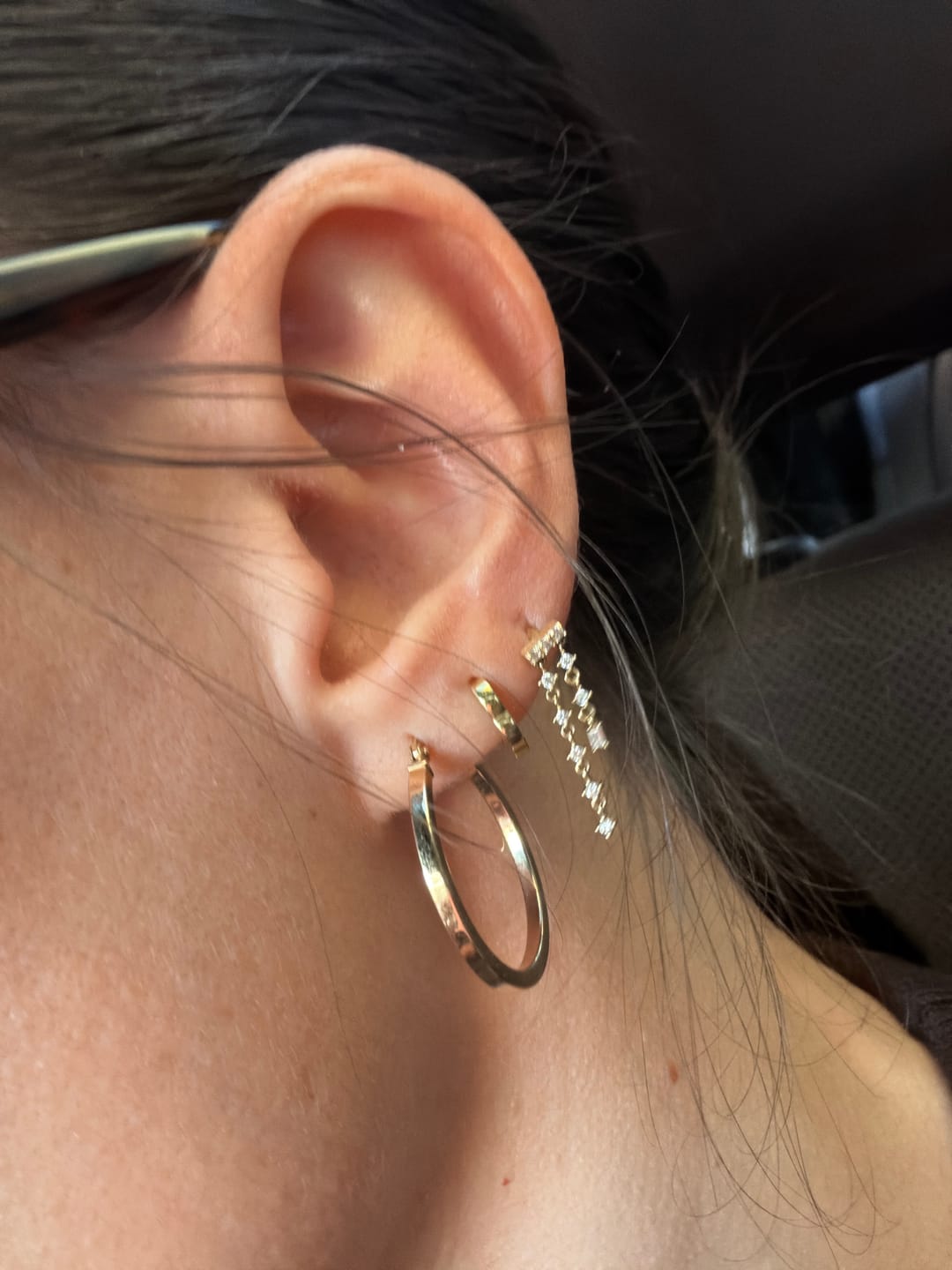 Customer photo review of Gaudi Zincir Sallantılı Dikey Dizili Taşlı Yatay Bar Altın Piercing