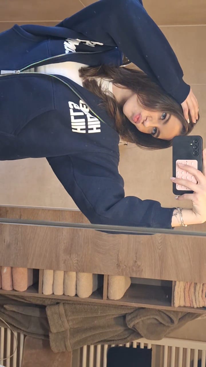 Customer photo review of GATED COMMUNITY ZIP HOODIE NAVY