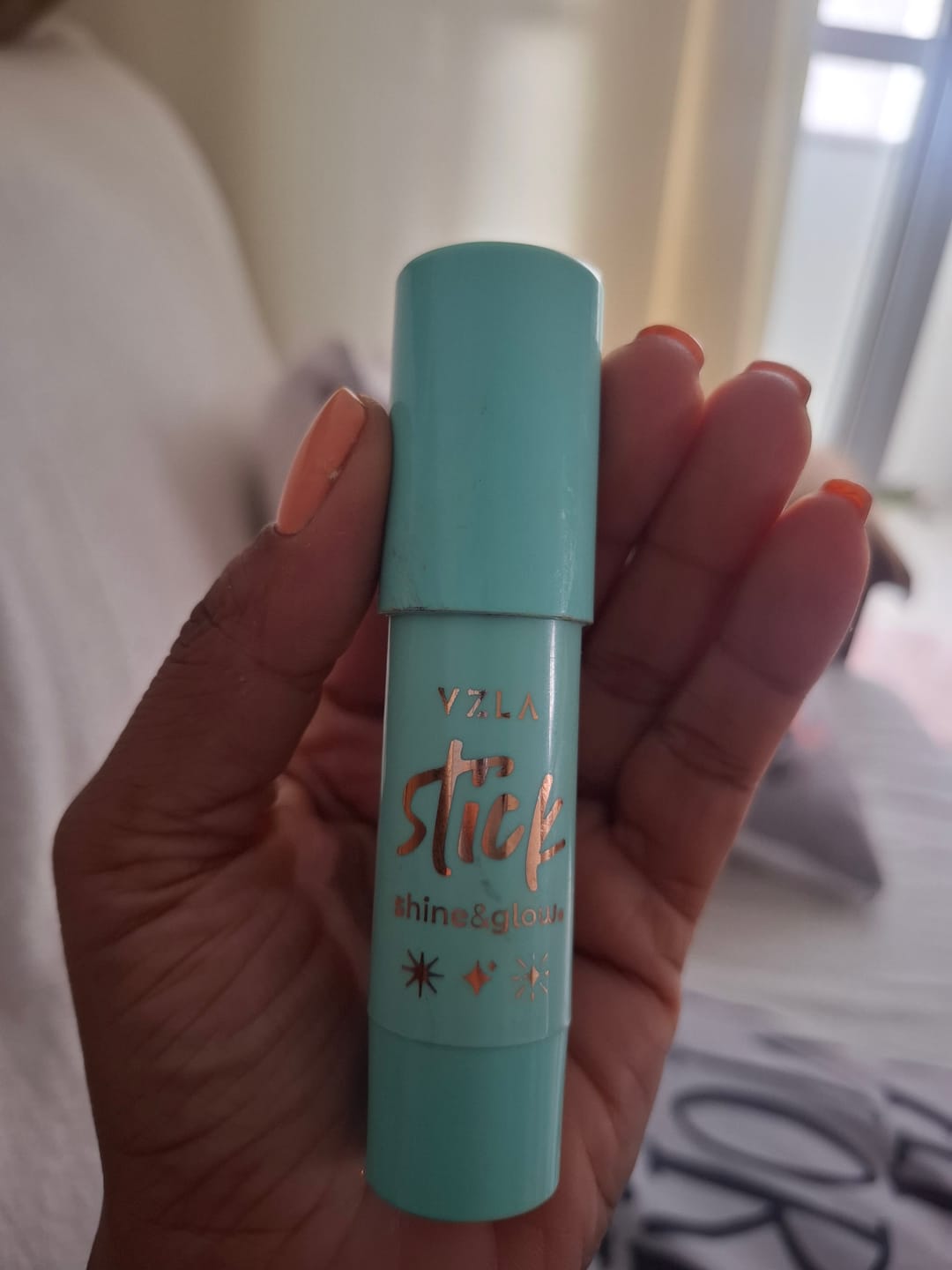 Customer photo review of Shine And Glow – Iluminador Em Stick – Vizzela