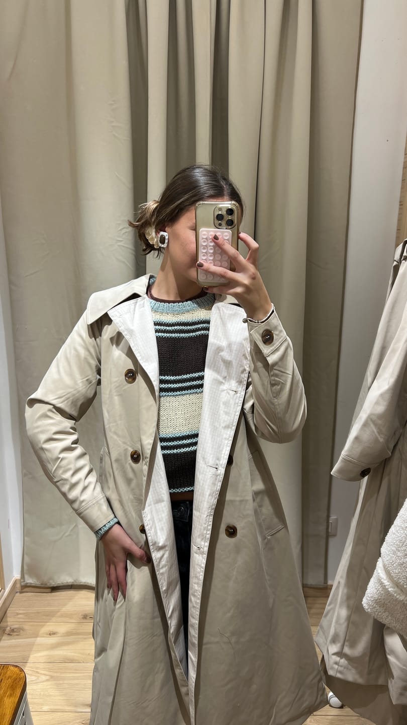 Customer photo review of Abrigo Trench Beige