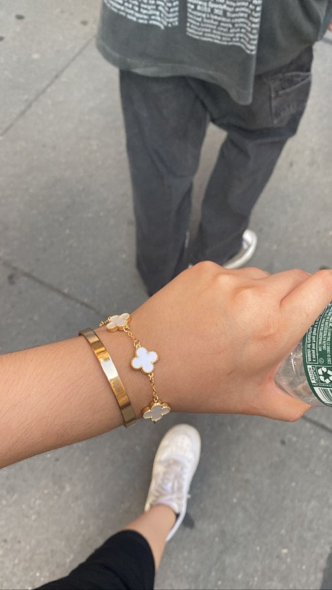 Customer photo review of MX four leaf clover bracelet