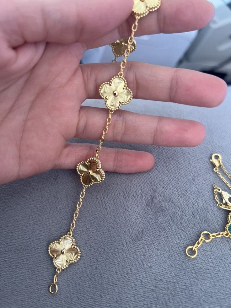 Customer photo review of MX four leaf clover bracelet