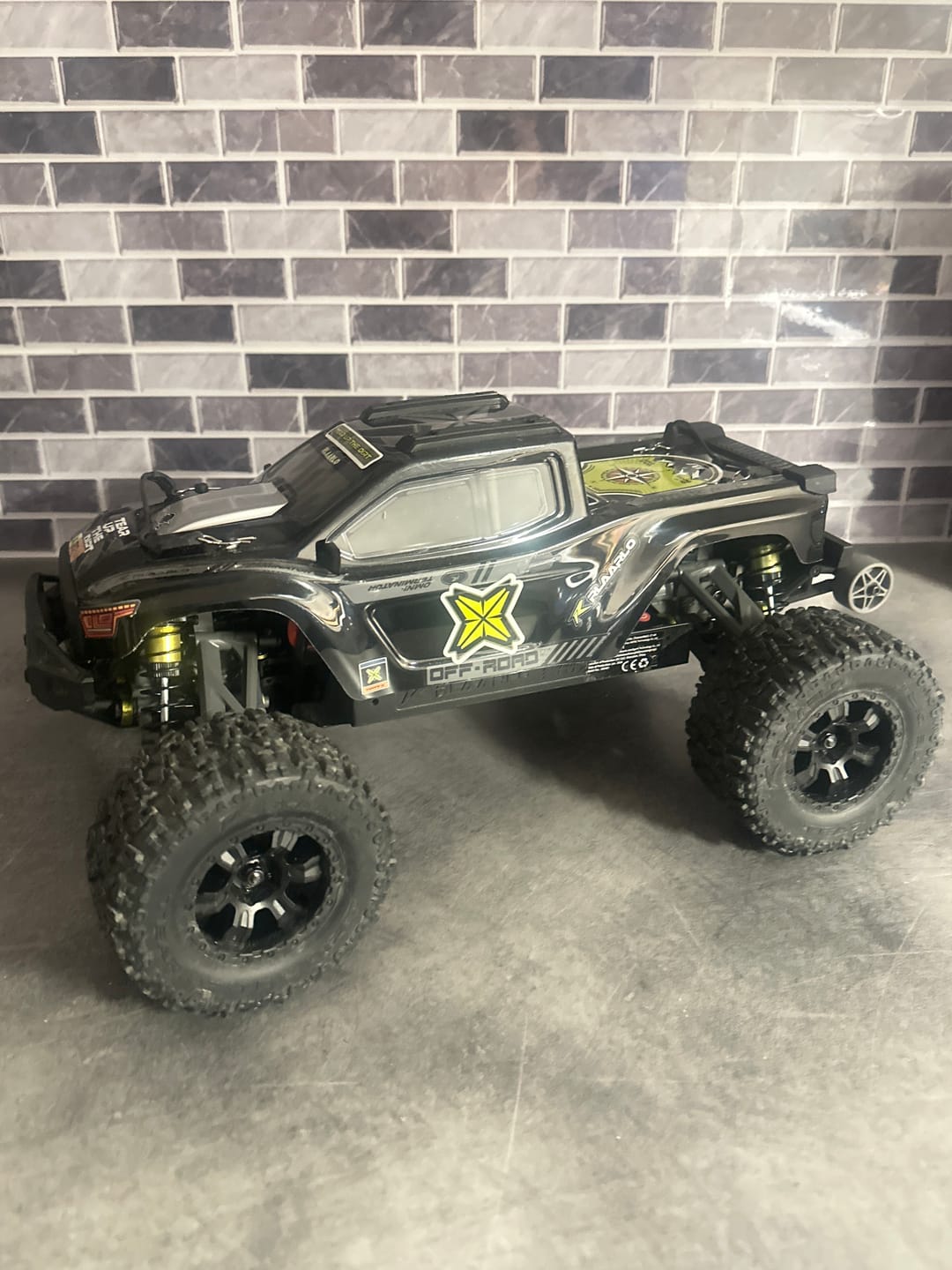 Customer photo review of Rlaarlo Omni-Terminator Carbon Fiber MINI 1:10 Scale RTR Brushless Monster Truck, RZ001B-C