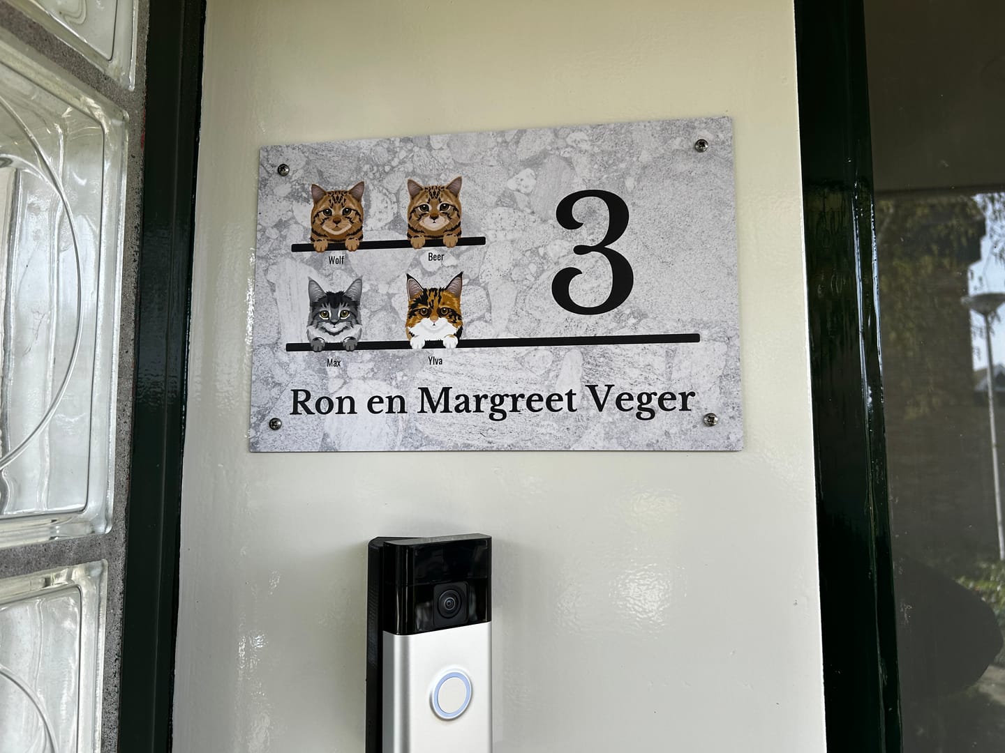 Customer photo review of Huisnummer met marmerlook - Gepersonaliseerd deurbordje