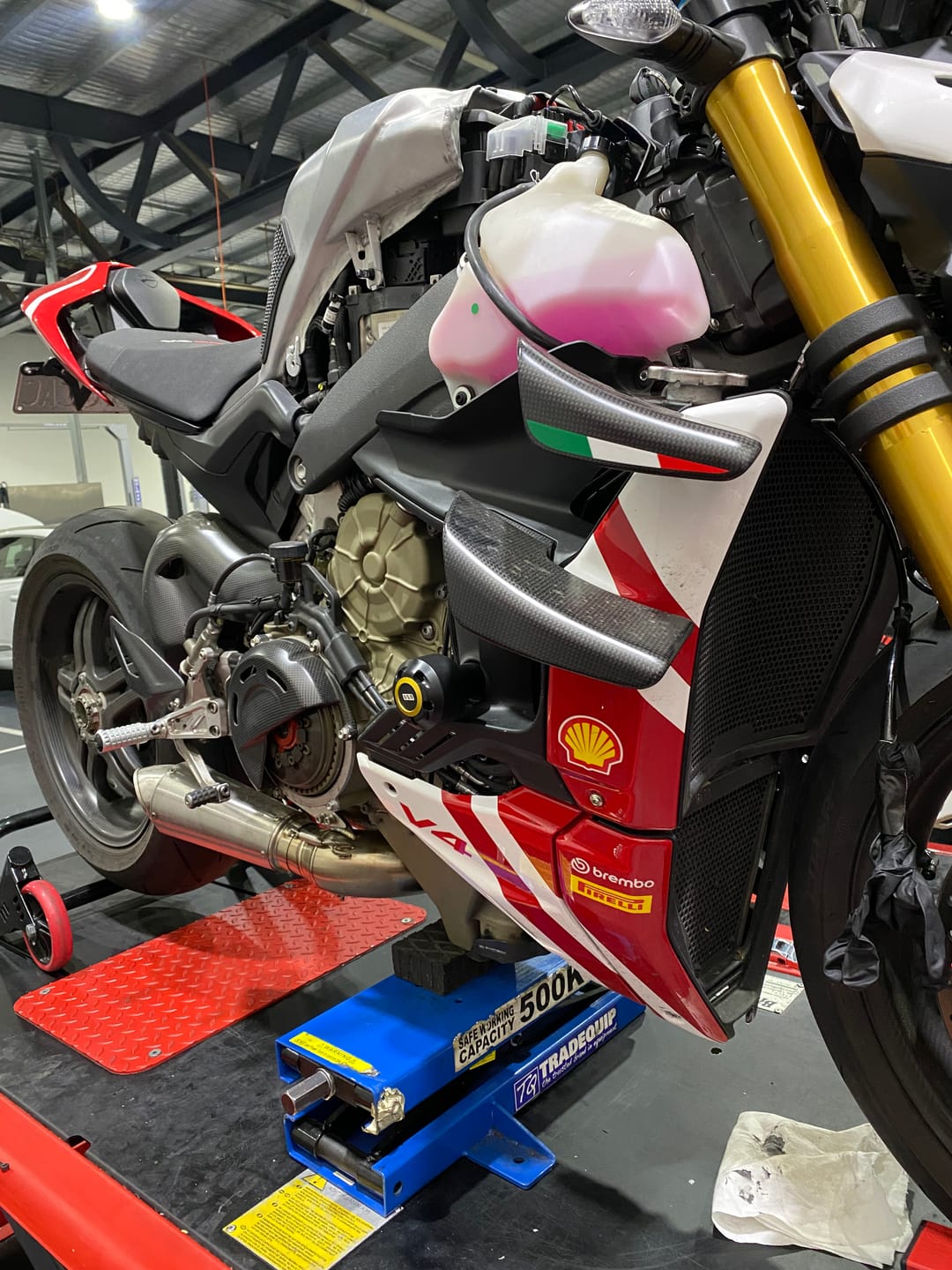 Customer photo review of Crash Pads / Frame Slider for Ducati Streetfighter V4/V4S