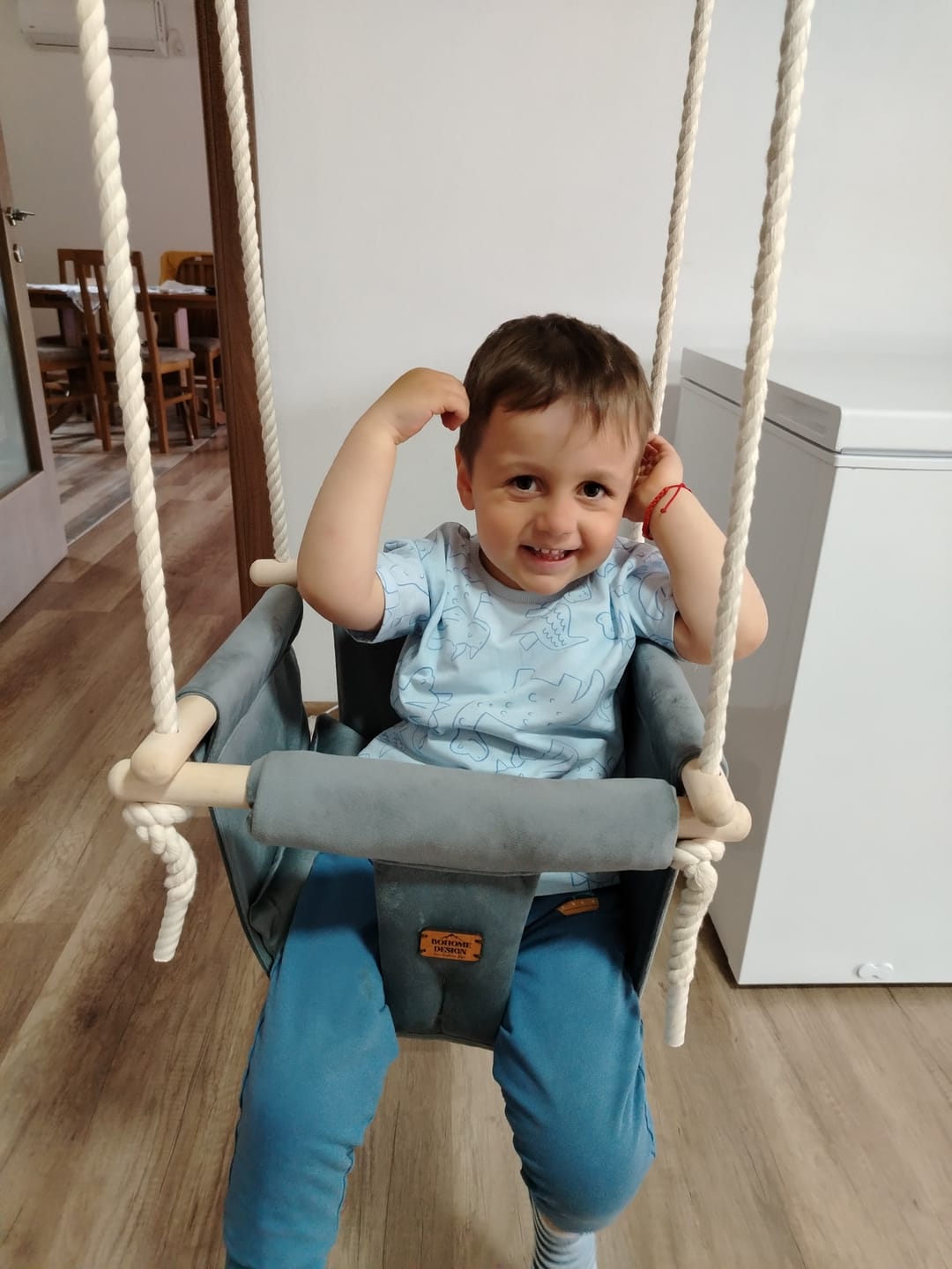 Customer photo review of Luxury Dolphin Gray Ljuljaška - Ručno rađena ljuljaška za bebe
