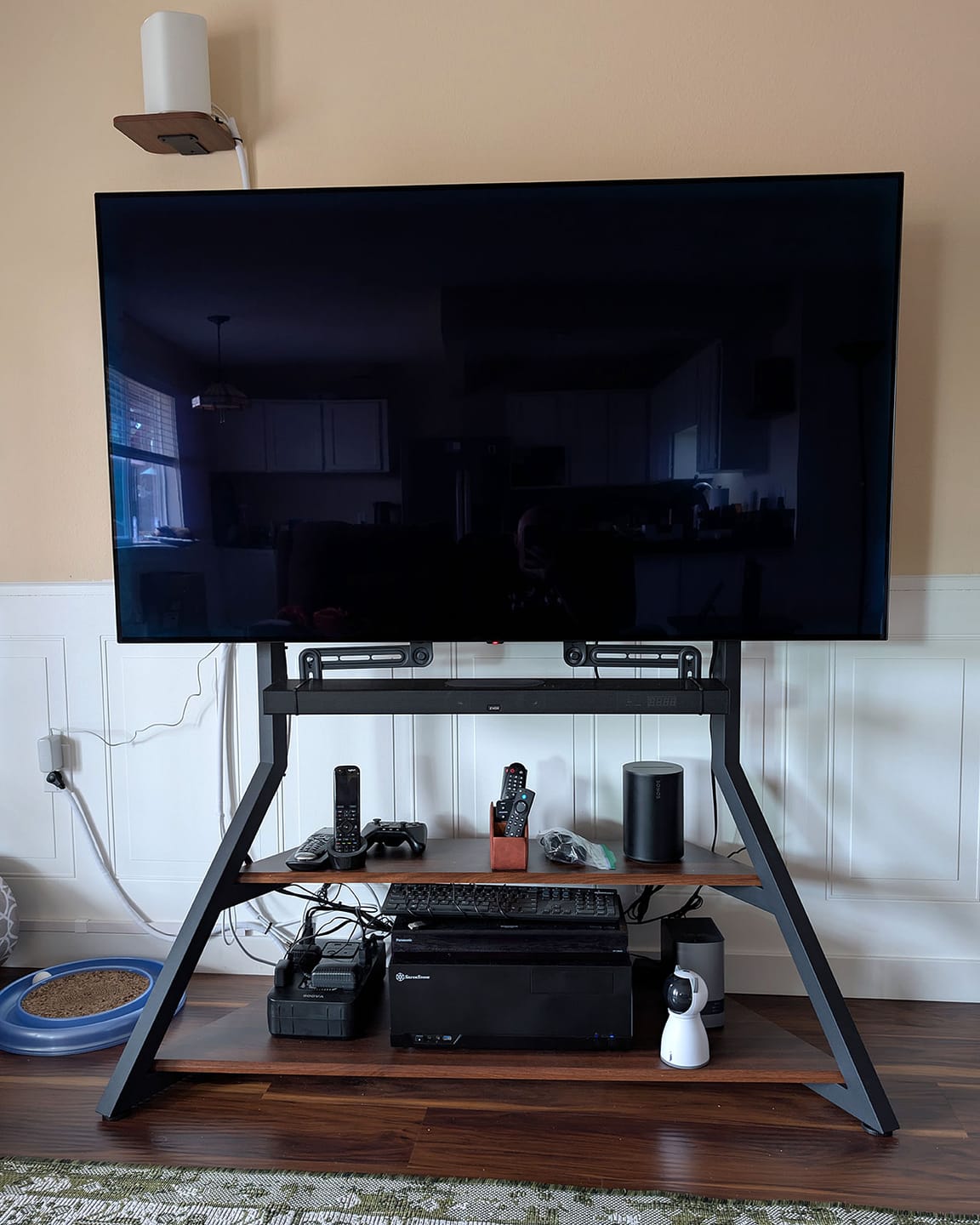 Customer photo review of Eiffel FT100 TV Stand
