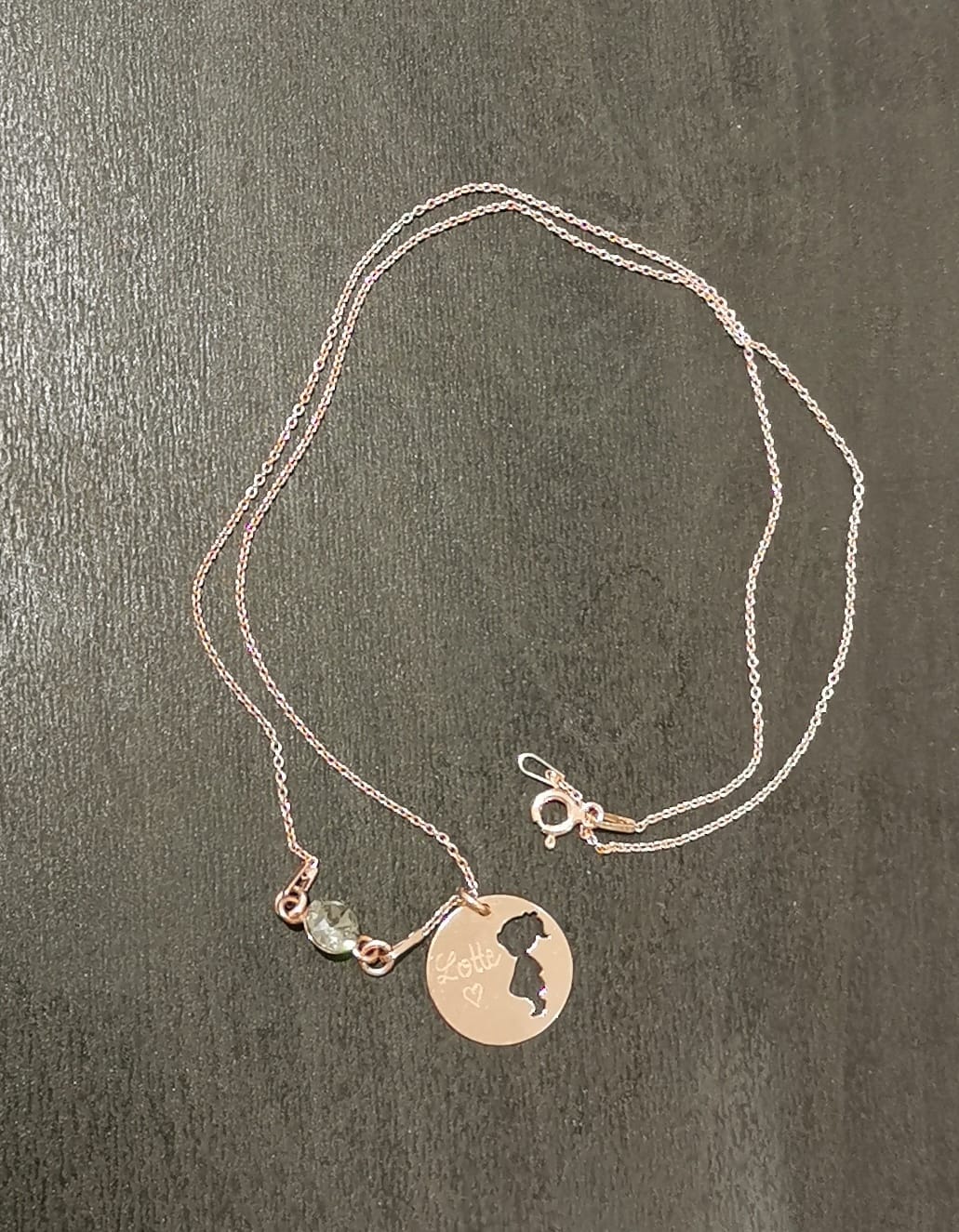 Customer photo review of Halskette mit Geburtsstein und Gravur "Mama"