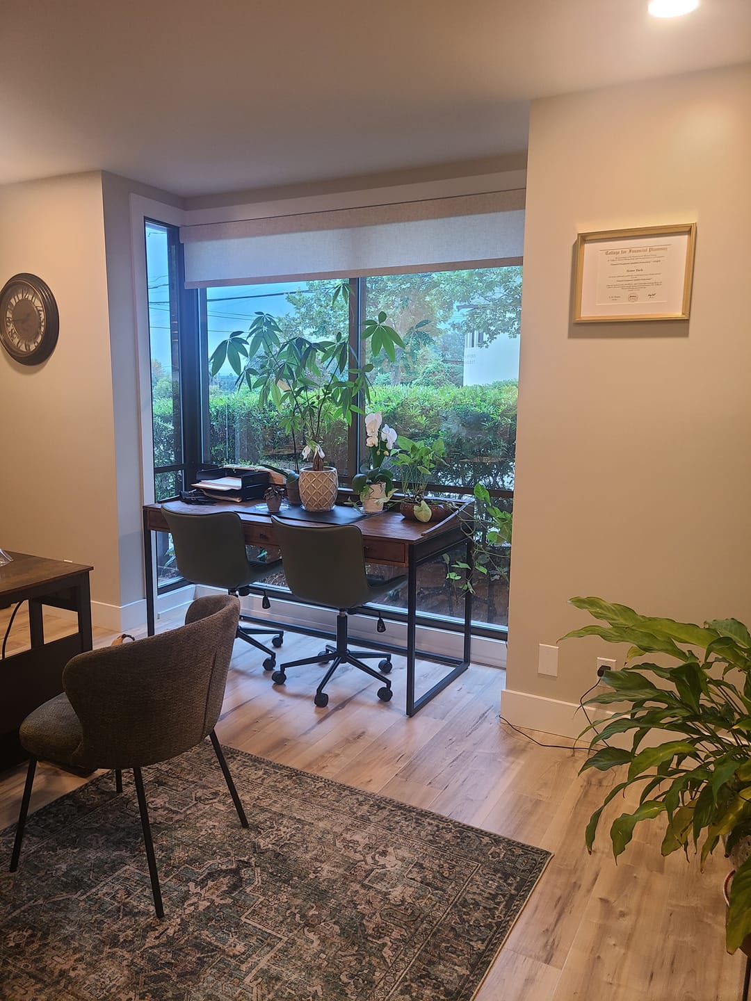 Customer photo review of Bringnox No Drill Motorized Roller Shades 70% Blackout Linen
