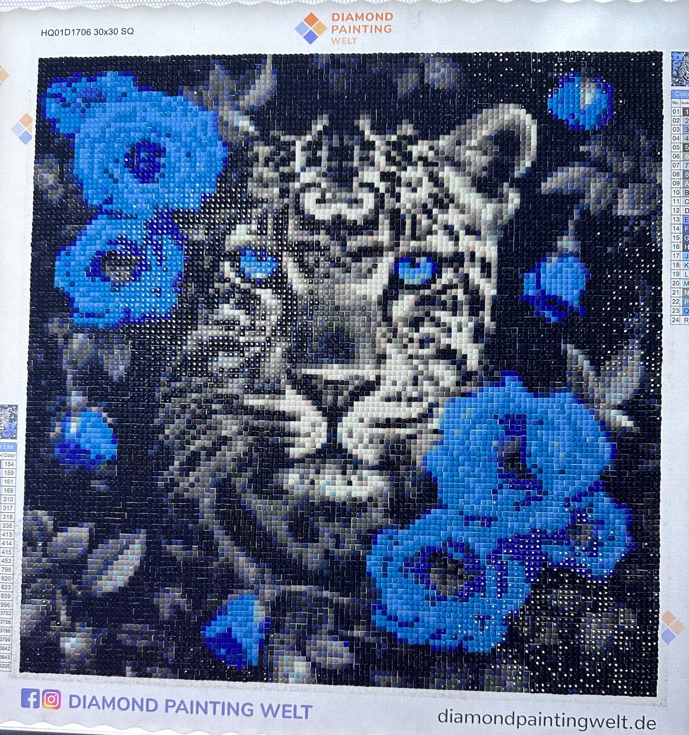 Customer photo review of Leopard mit blauen Rosen
