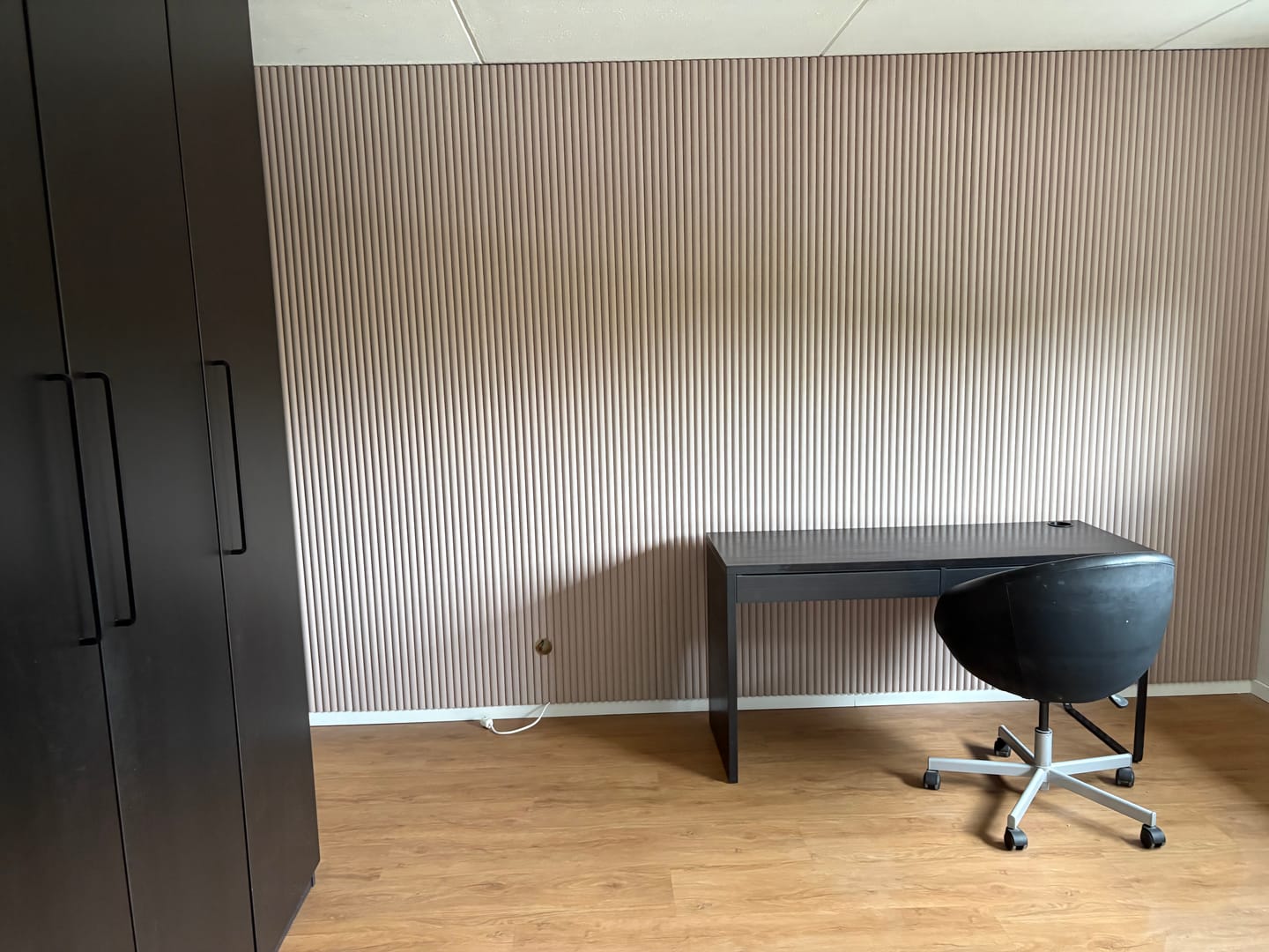 Customer photo review of Akoestische Suede Solid Panelen 280 x 60 x 2.4 cm - Beige