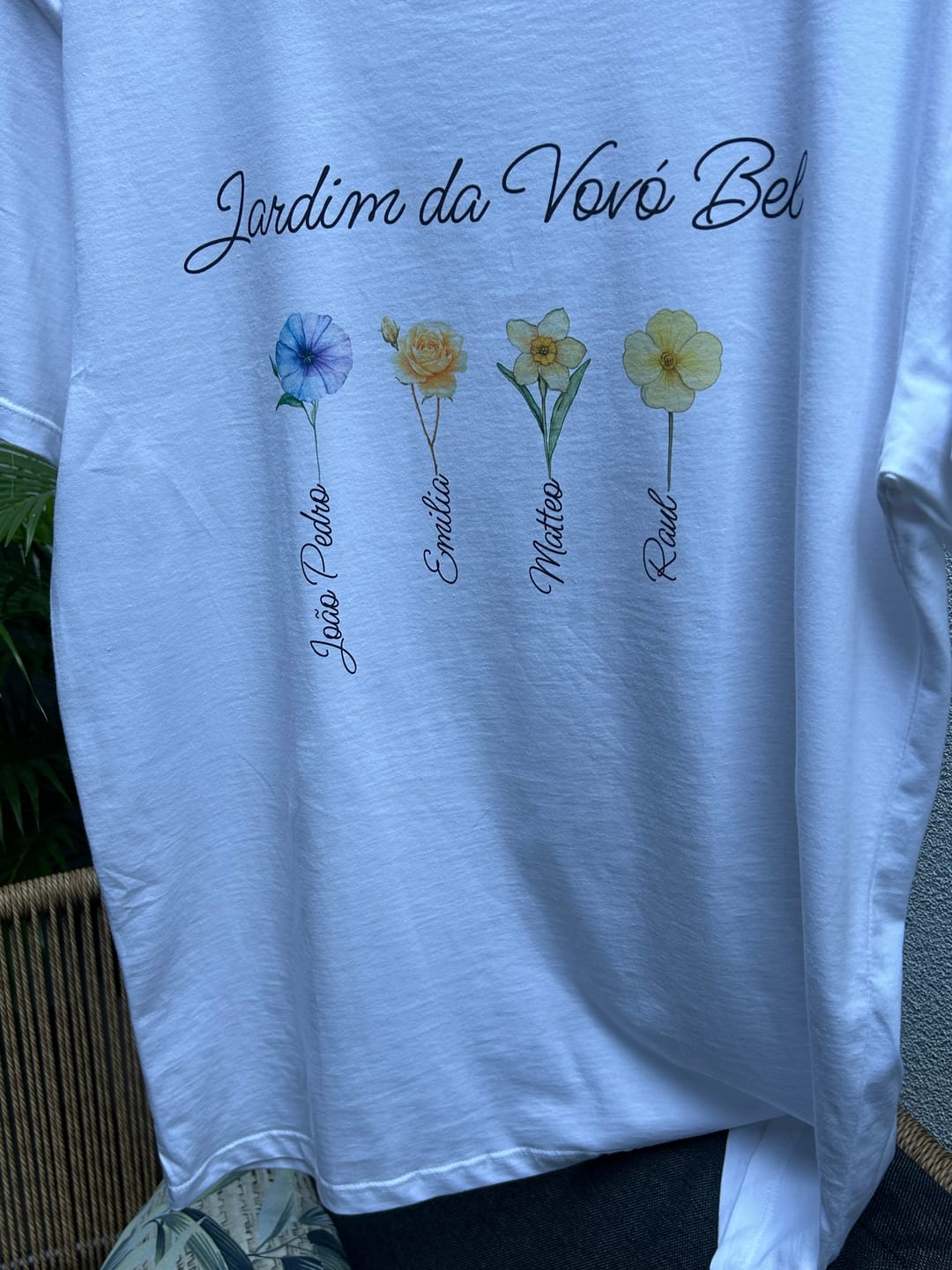 Customer photo review of Camiseta JARDIM DA VOVÓ - NOVAS FLORES  | Presente para Avó | Algodão 100%