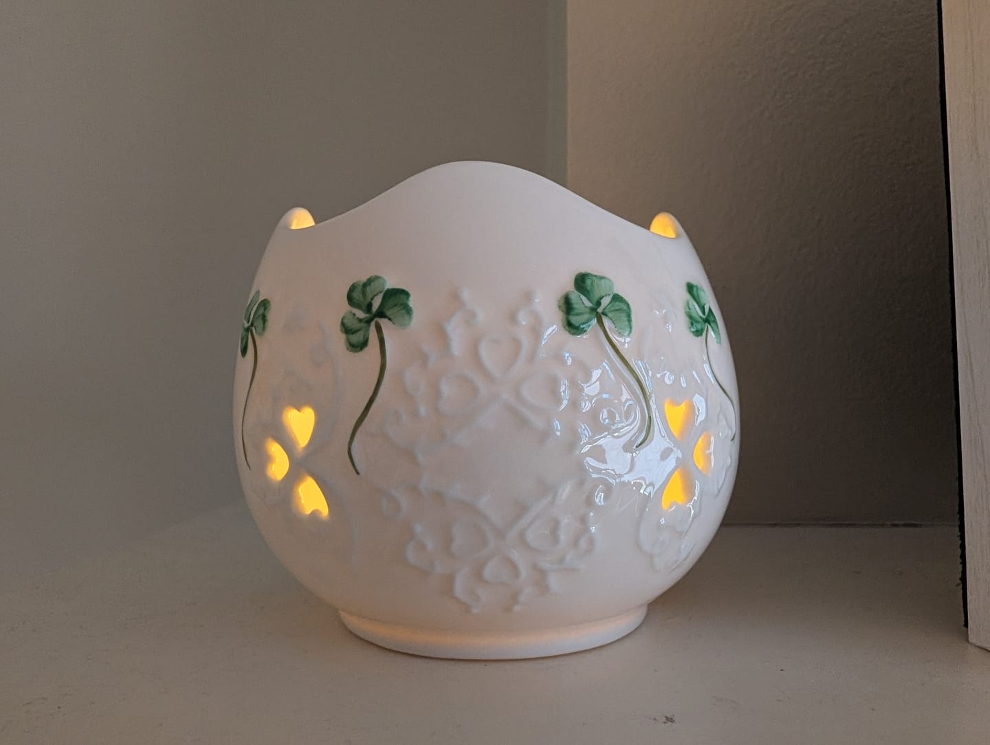 Customer photo review of Belleek Classic Shamrock Lace Votive