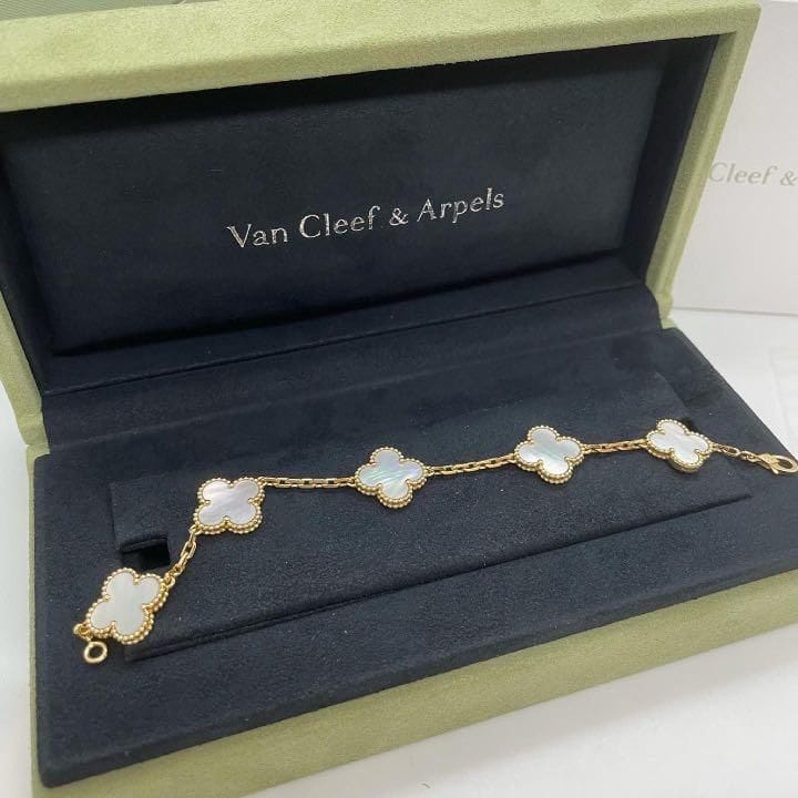Customer photo review of MX four leaf clover bracelet