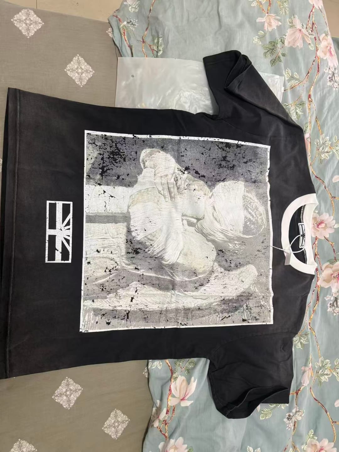 Customer photo review of Vertabrae Vross Pain Tee