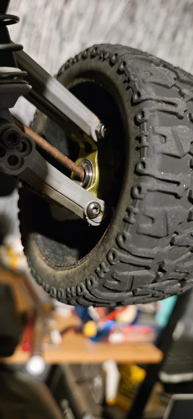 Customer photo review of Aluminum Rear Steering Hub For RZ001 and XTS-F10