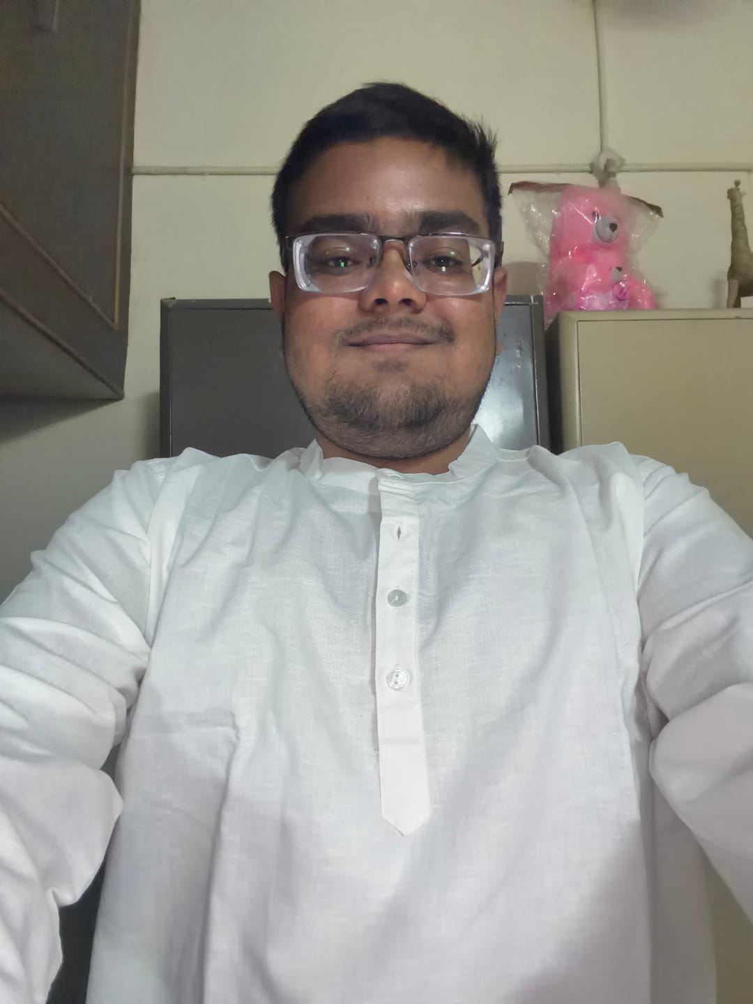 Customer photo review of Men White Airy Linen Short Kurta