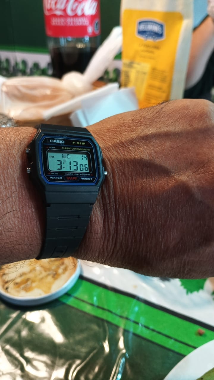 Customer photo review of Reloj Casio Vintage F-91W-1DG Clásico Líneas Azules