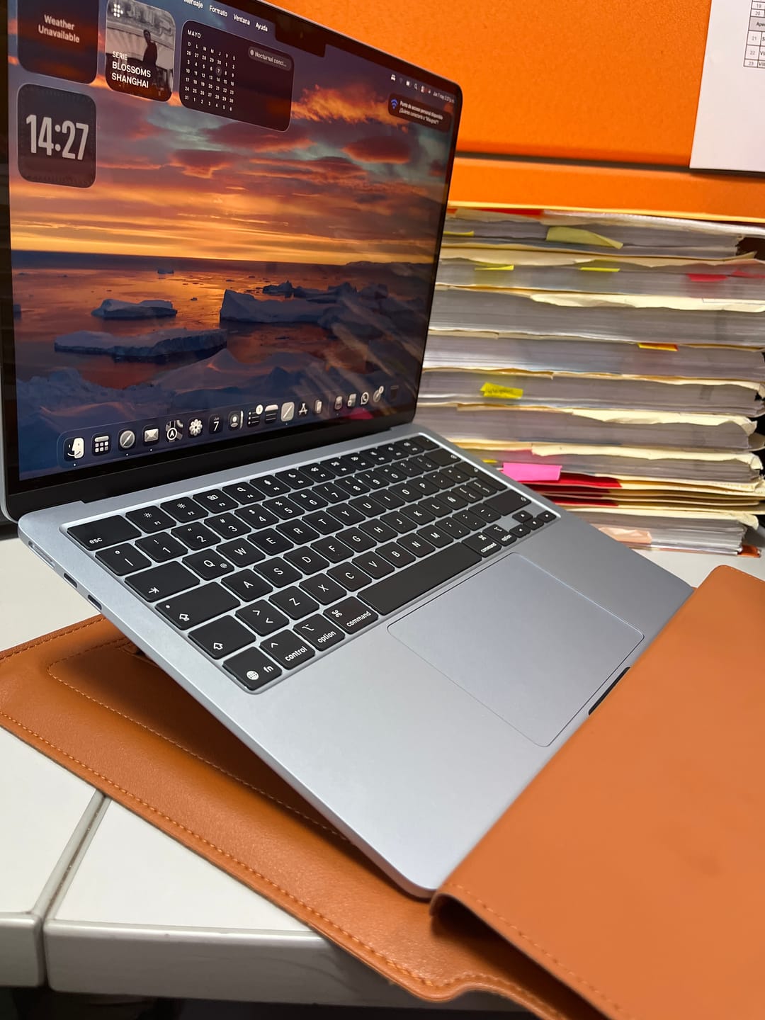 Customer photo review of Funda Notebook Smart Case