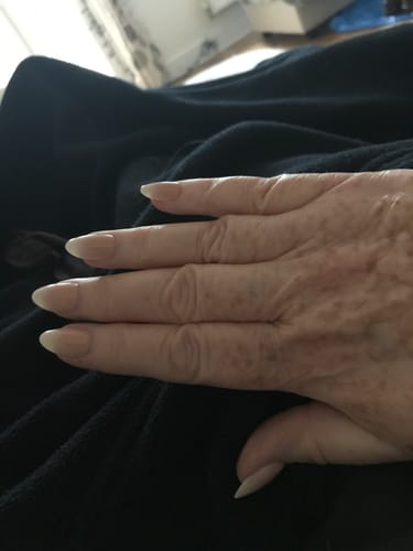 Reviewer's hand showing the almond-shaped French Melt - Press On Nails.
